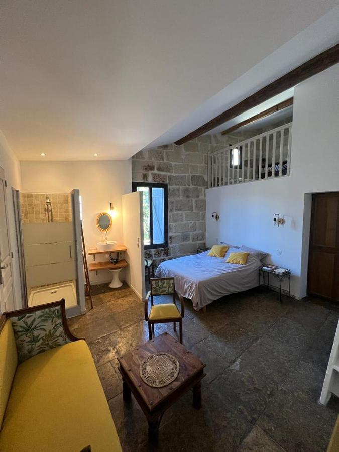 Oustaou De Betty Et Bob Bed & Breakfast Le Cailar Dış mekan fotoğraf