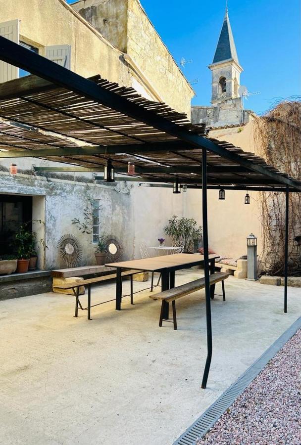 Oustaou De Betty Et Bob Bed & Breakfast Le Cailar Dış mekan fotoğraf